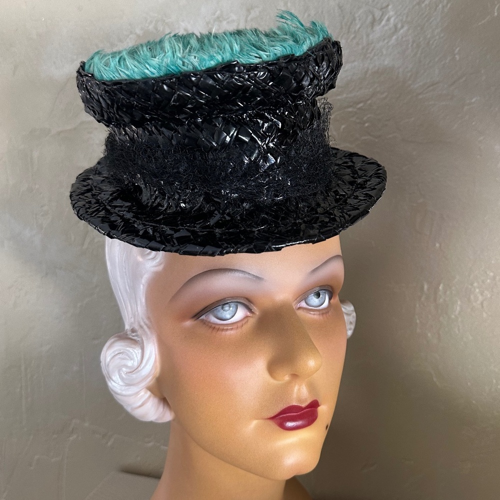 RARE 1930s' BLACK STRAW TOY TILT TOP HAT + GRTEEN FEATHER TOP
